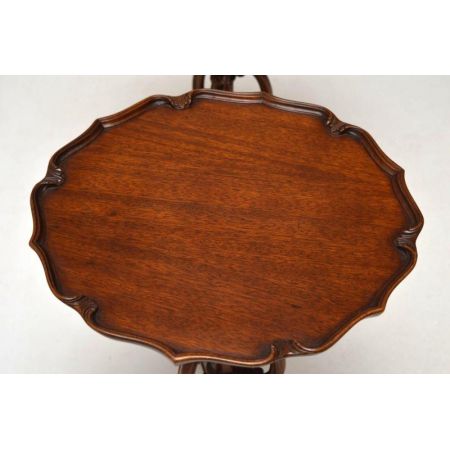 Ein Paar antike geschnitzte Mahagoni-Beistelltische