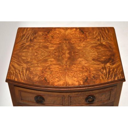 Antiker Queen Anne Ahorn-Nussbaum Beistelltisch