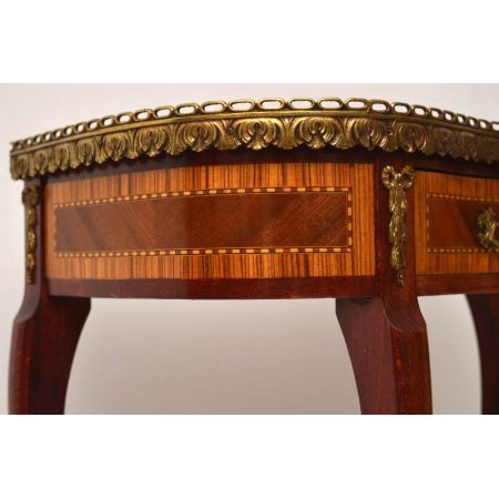 Kleiner antik-französischer Mahagoni Beistelltisch