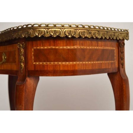 Kleiner antik-französischer Mahagoni Beistelltisch