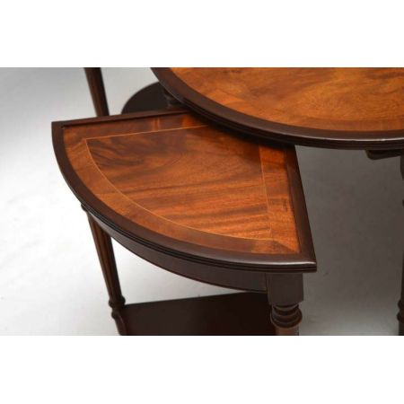 Antiker Georgean Couchtisch Nest aus Mahagoni