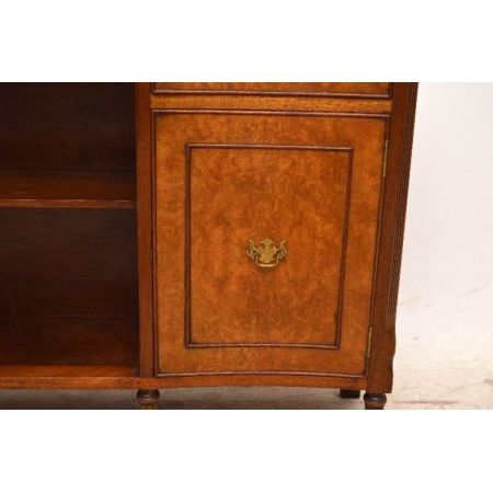 Bücherschrank Sideboard mit geschwungener Front