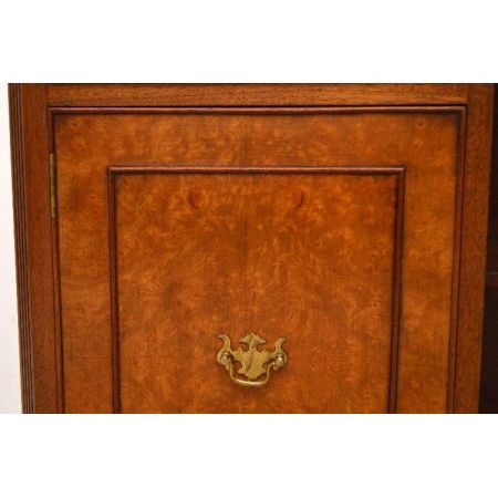 Bücherschrank Sideboard mit geschwungener Front