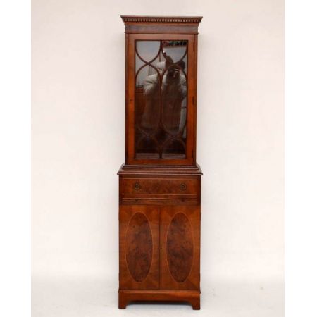 Antikes kompaktes Bookcase