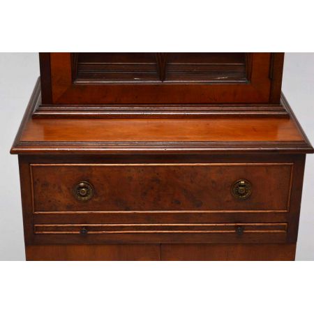 Antikes kompaktes Bookcase