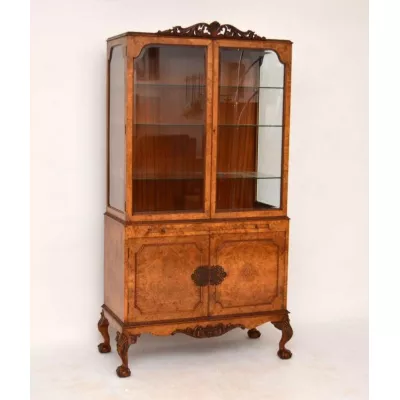 Queen Ann Walnuß Vitrine