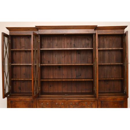 Außergewöhnliches Breakfront antik