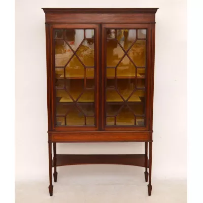 Elegante Vitrine Edwardian Style