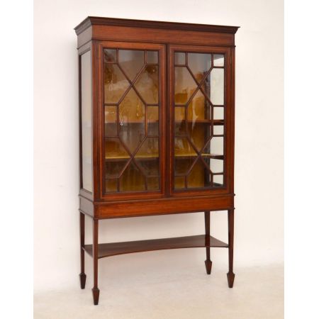 Elegante Vitrine Edwardian Style