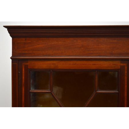 Elegante Vitrine Edwardian Style