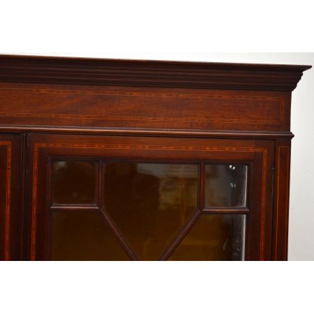 Elegante Vitrine Edwardian Style