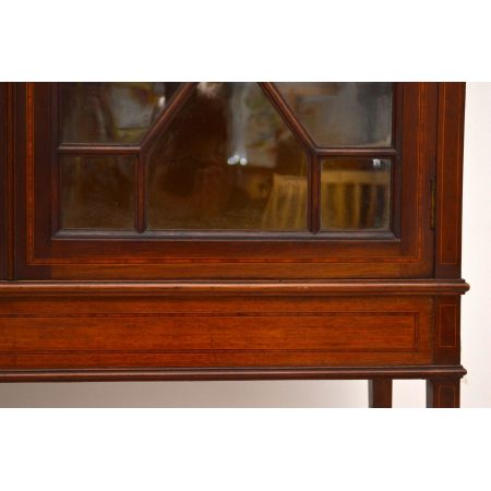 Elegante Vitrine Edwardian Style