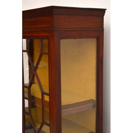 Elegante Vitrine Edwardian Style