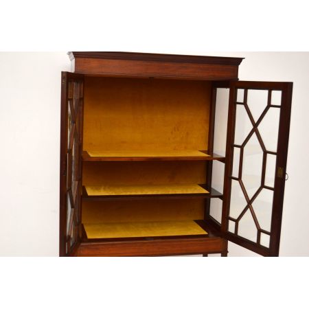 Elegante Vitrine Edwardian Style