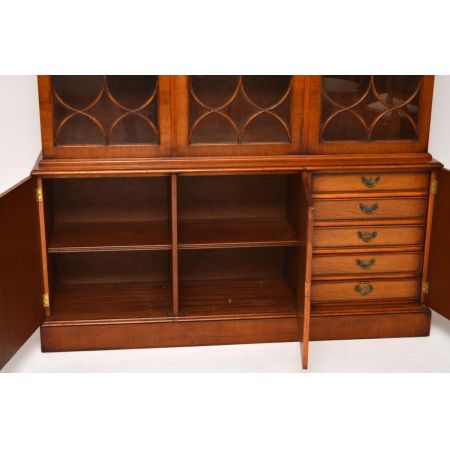 Großer Burr Walnuss Georgian Bücherregal