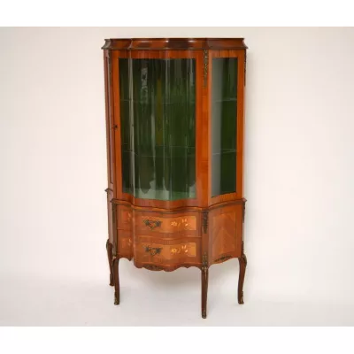 Antike schwedische Vitrine