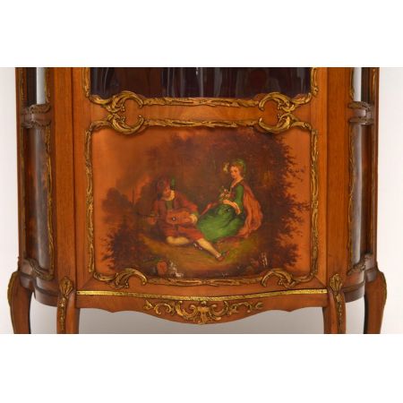 Antike französische vergoldete „Vernis Martin“ Vitrine