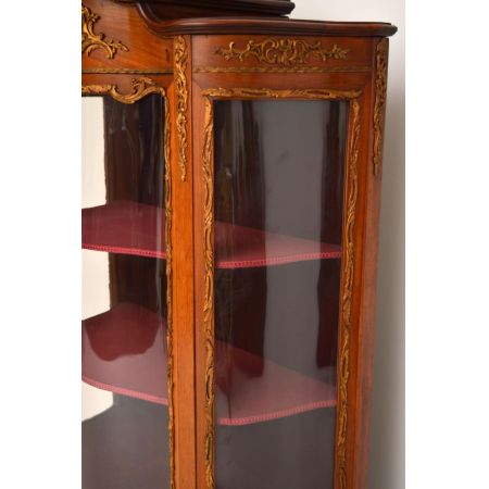 Antike französische vergoldete „Vernis Martin“ Vitrine