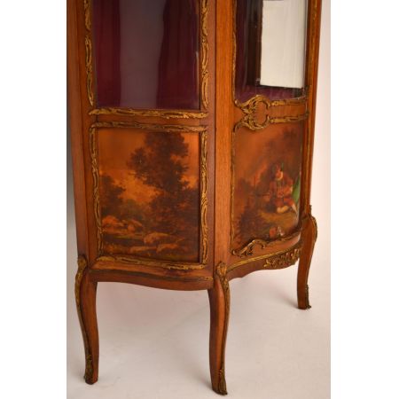 Antike französische vergoldete „Vernis Martin“ Vitrine