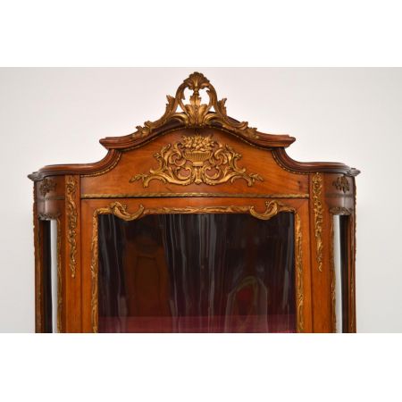Antike französische vergoldete „Vernis Martin“ Vitrine