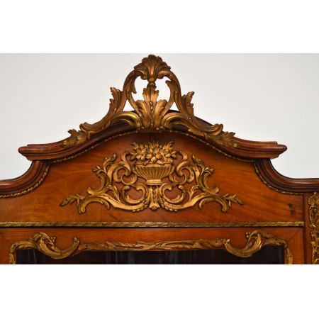 Antike französische vergoldete „Vernis Martin“ Vitrine