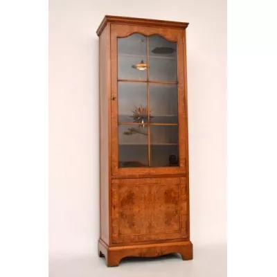 Antike Nussbaum Vitrine