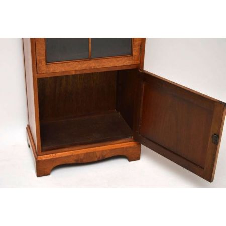 Antike Nussbaum Vitrine