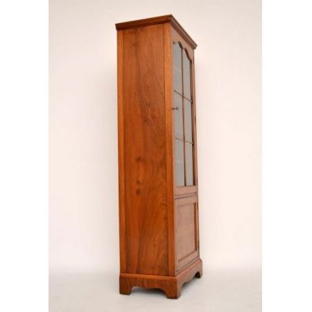 Antike Nussbaum Vitrine