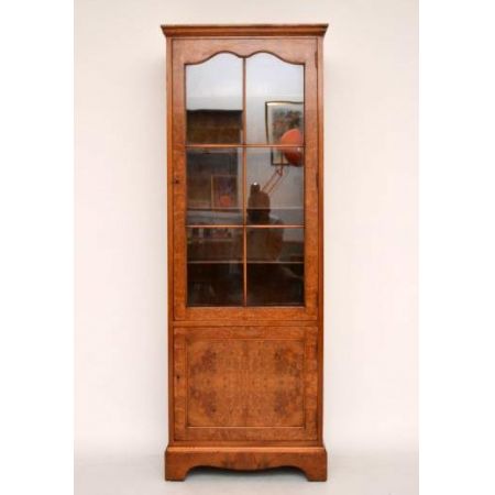 Antike Nussbaum Vitrine