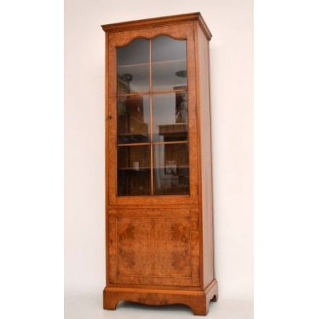 Antike Nussbaum Vitrine