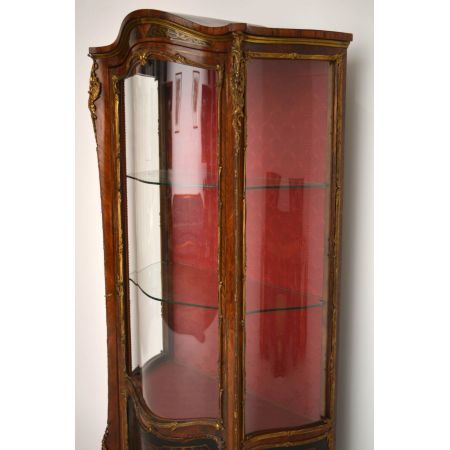 Französische Vitrine "La Reine des Vitrines"