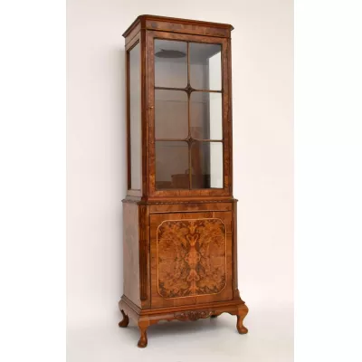 Schmale antike Nussbaum Vitrine