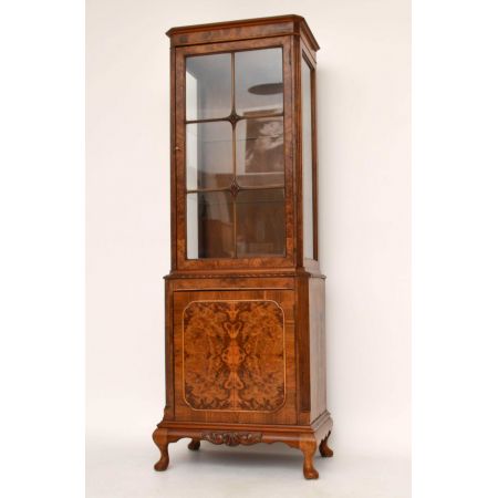 Schmale antike Nussbaum Vitrine