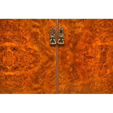 Antikes Cocktail Cabinet