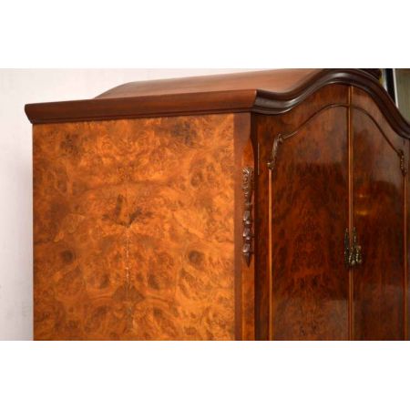 Antikes Cocktail Cabinet