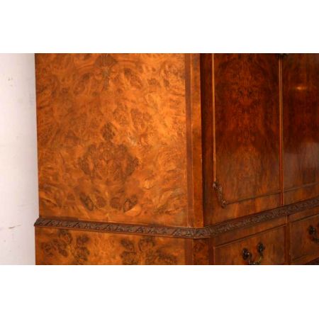 Antikes Cocktail Cabinet