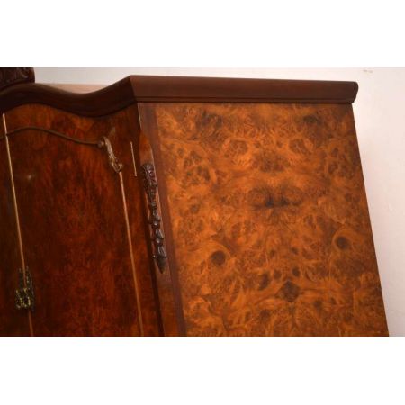 Antikes Cocktail Cabinet