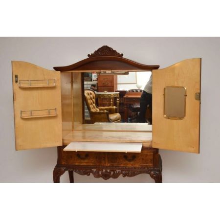 Antikes Cocktail Cabinet