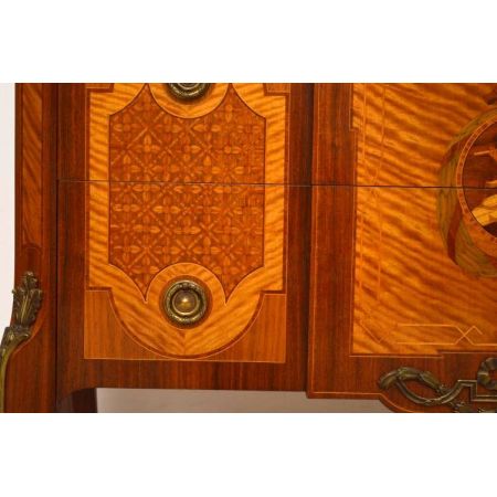 Antike opulente Kommode 