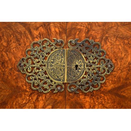 Antike Queen Anne Hausbar Schrank