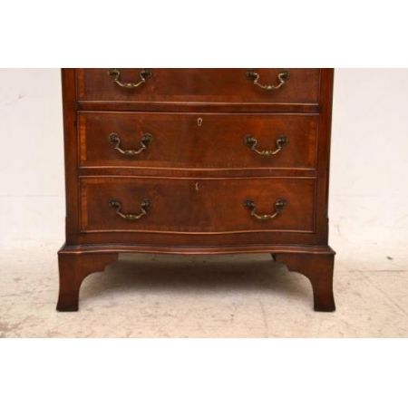 Antiiker  Flammen  Mahogany  Chest Linnenpress  on Chest