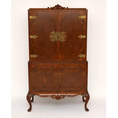 Queen Anne Style Nussbaum Cocktail-Schrank