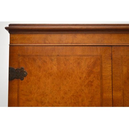 Antikes Burr Walnuss Cocktail Schrank