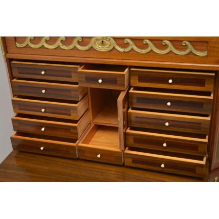 Antiker schwedischer neoklassischer Intarsien Gilt Schrank