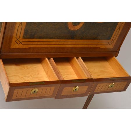 Antiker schwedischer neoklassischer Intarsien Gilt Schrank