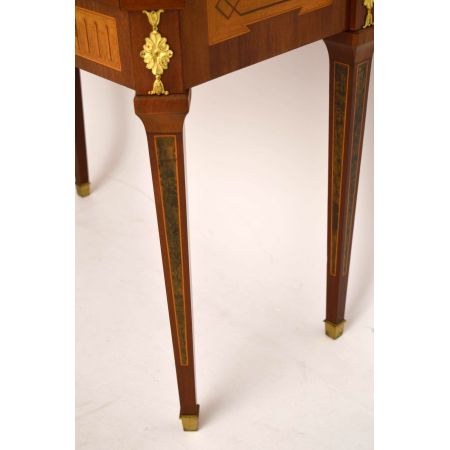 Antiker schwedischer neoklassischer Intarsien Gilt Schrank