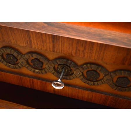 Antike schwedische Intarsien Kommode mit Marmor Oberfläche