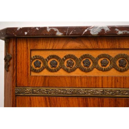 Antike schwedische Intarsien Kommode mit Marmor Oberfläche