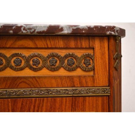 Antike schwedische Intarsien Kommode mit Marmor Oberfläche