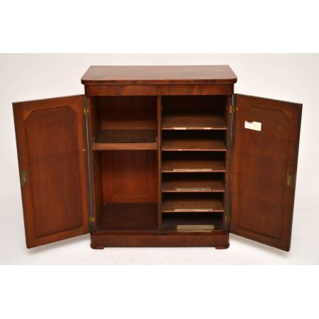 Antikes „William IV“ Mahagoni Kabinett